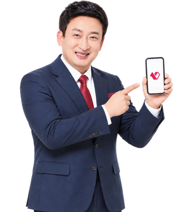 휴대폰을 들고 있는 상담 안내